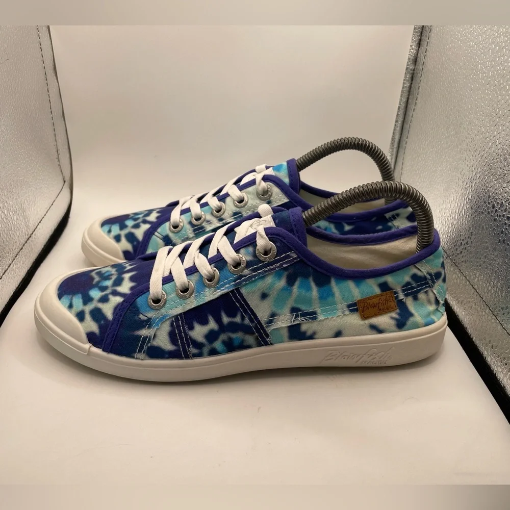 Blowfish Malibu womens blue tie dye sneakers size 9